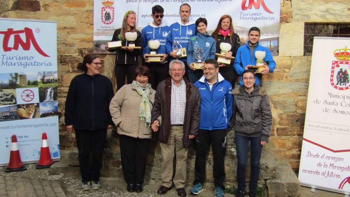 Autoridades, organizadores y podio de la carrera. Ó. MARTÍNEZ