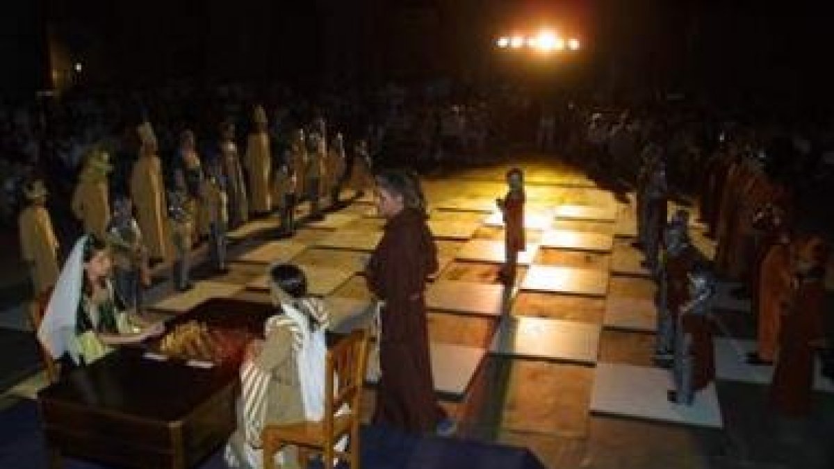 El ajedrez viviente volverá a poner esta noche la nota festiva y teatral al Medievo 2010.