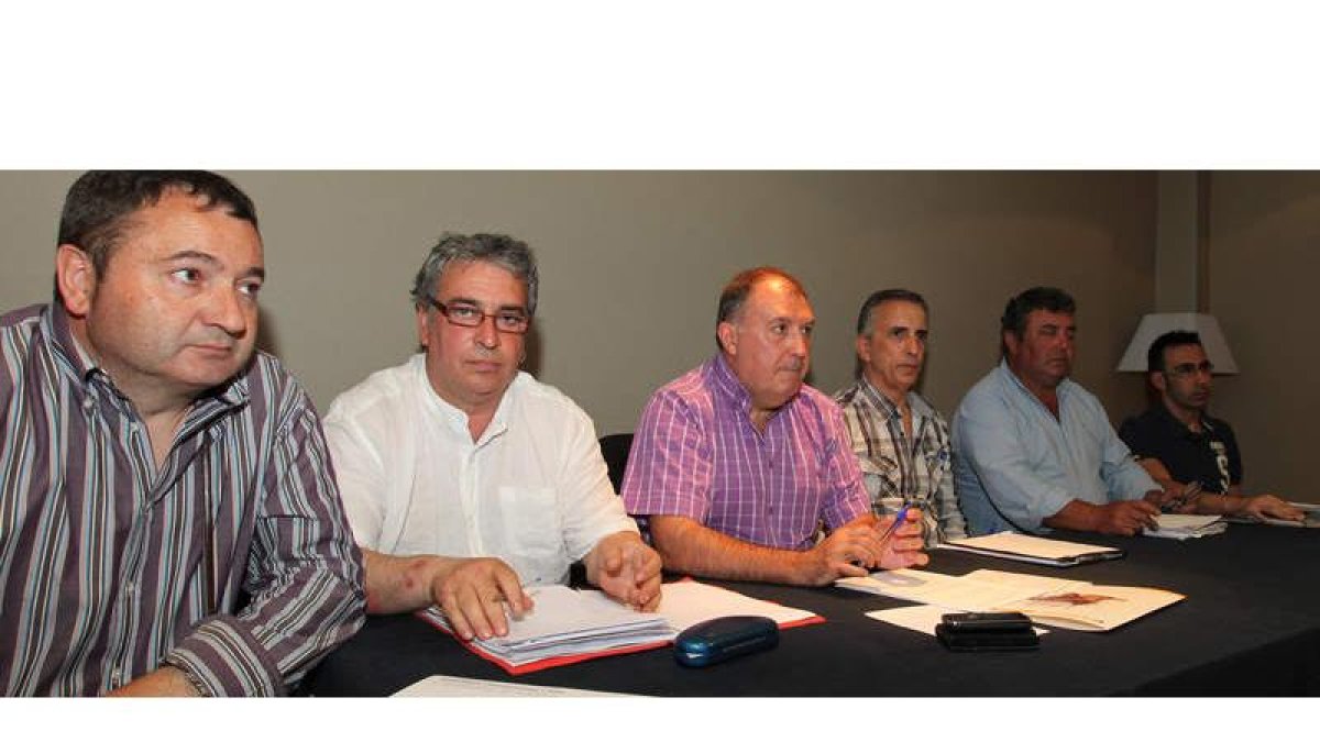 Los representantes sindicales informaron a los alcaldes del PSOE.