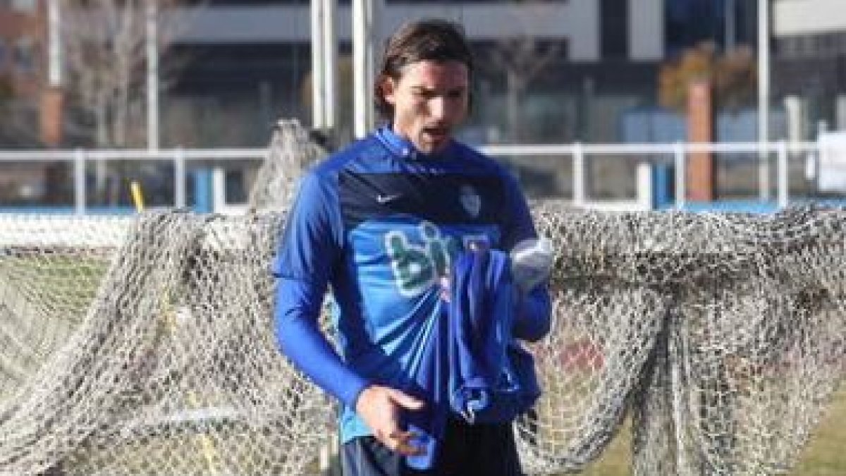 Óscar de Paula es la gran duda de Claudio para el partido que su equipo juega mañana ante el Alcorcó