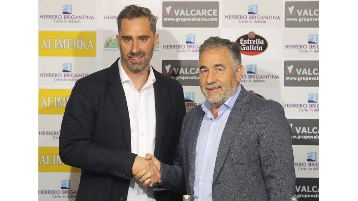Bolo empieza a trabajar en la Deportiva tras su presentación en la jornada de ayer por parte del presidente José Silvano. L. DE LA MATA