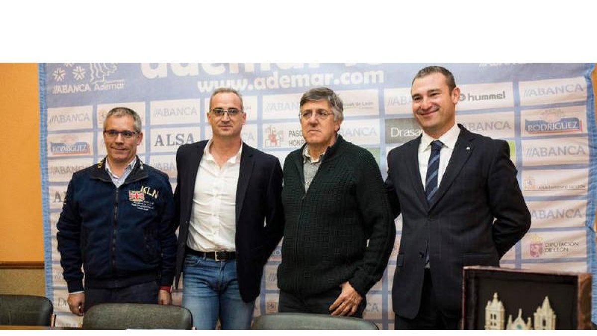 El Torneo Internacional Ciudad de León se presentó oficialmente ayer en el Palacio de Deportes. FERNANDO OTERO