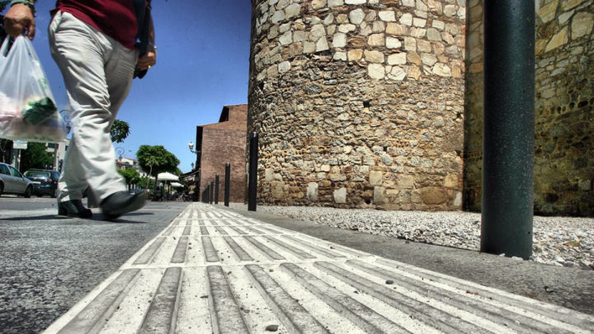 RUTA POR LA MURALLA DE LEON ADAPTADA PARA INVIDENTES
FOTO BRUNO MORENO
