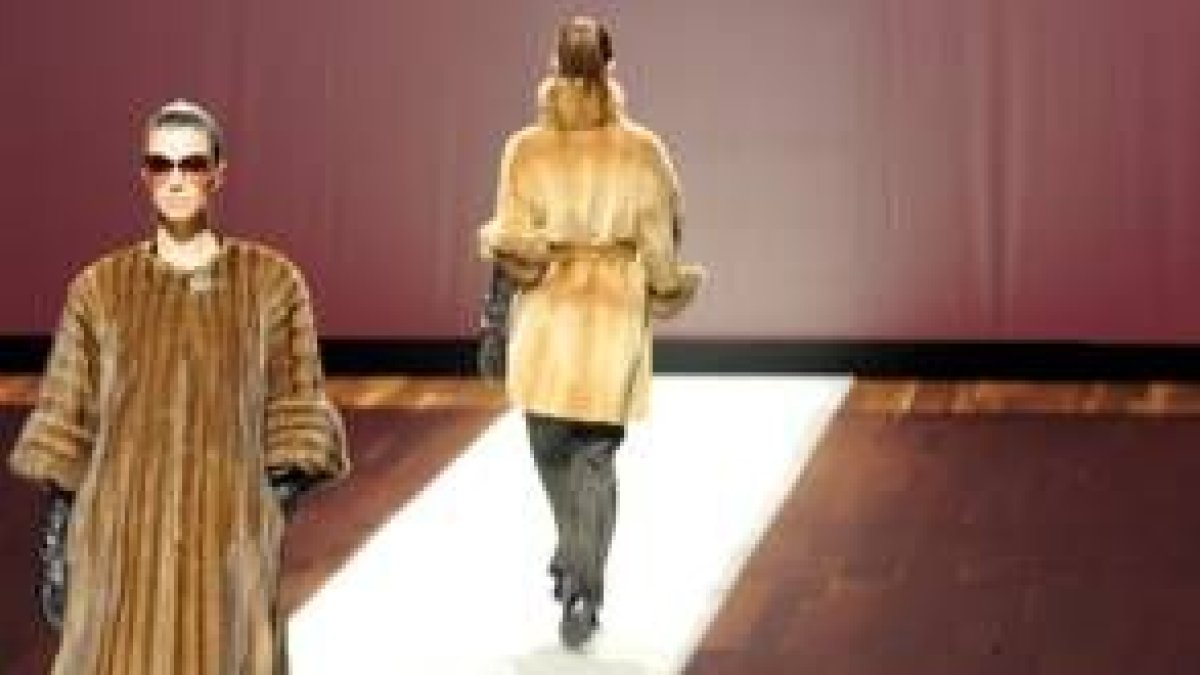 Un momento del desfile de moda organizado por la joyería y peletería Balta