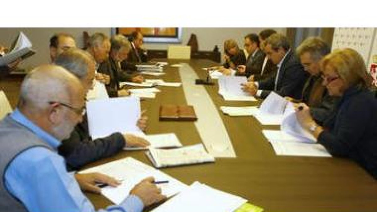 La junta de gobierno de Gersul se reunió ayer en la Diputación para ratificar varios acuerdos, como