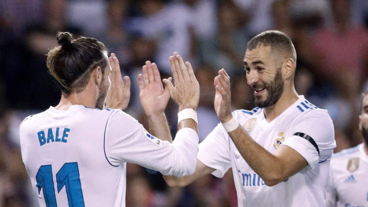 Bale y Benzema luchan por un puesto en el once que alineará el Madrid en la final. LAVANDEIRA JR