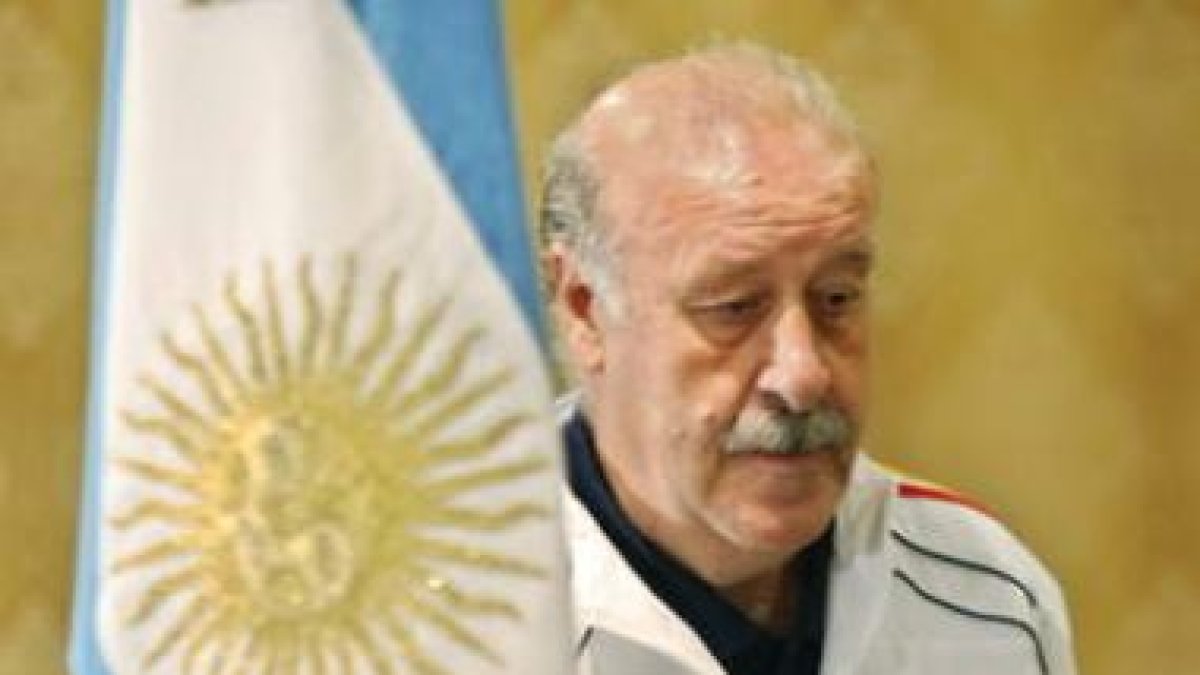 Vicente del Bosque en la rueda de prensa en Buenos Aires.