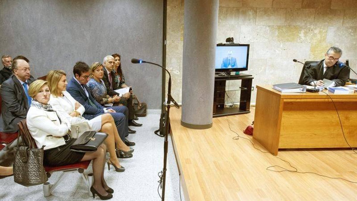 La presidenta de Castilla-La Mancha y secretaria general del PP, María Dolores de Cospedal, en los Juzgados de Toledo.