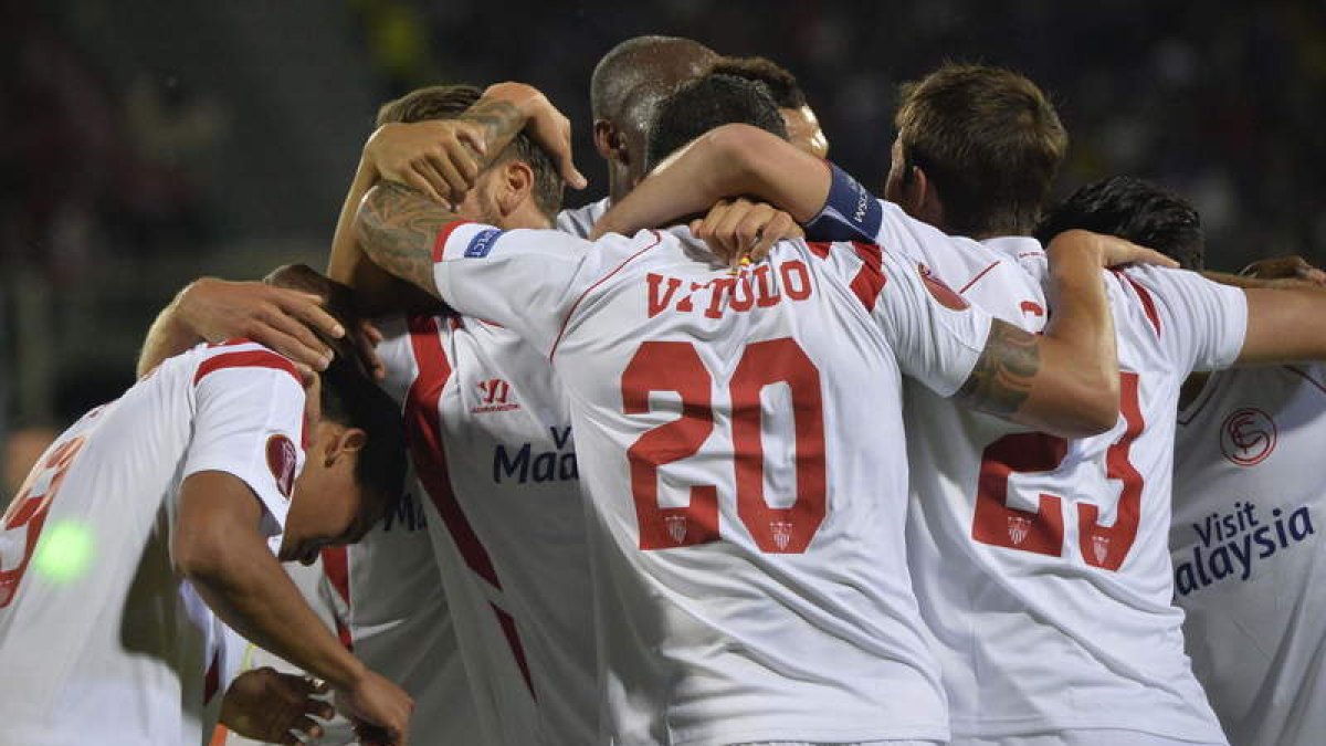 Los jugadores sevillistas celebran su pase a la final.