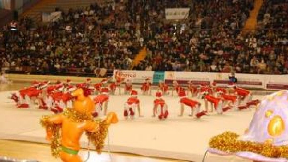 Las gradas del Palacio de Deportes se llenaron para ver las actuaciones de las gimnastas.