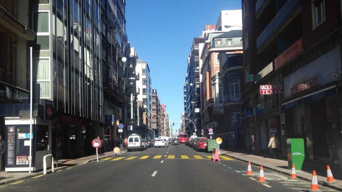Los operarios comenzaron ayer con los trabajos para retirar el surtidor.