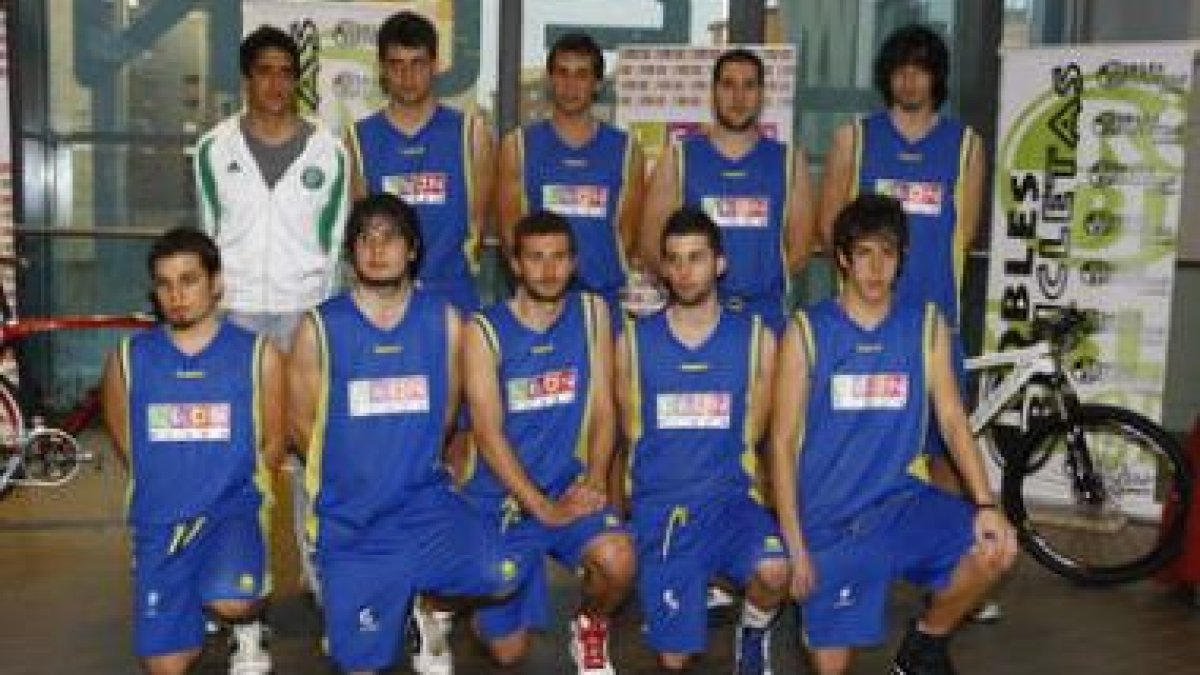 Formación de Baloncesto León Plaza que esta temporada disputa la liga provincial sénior.