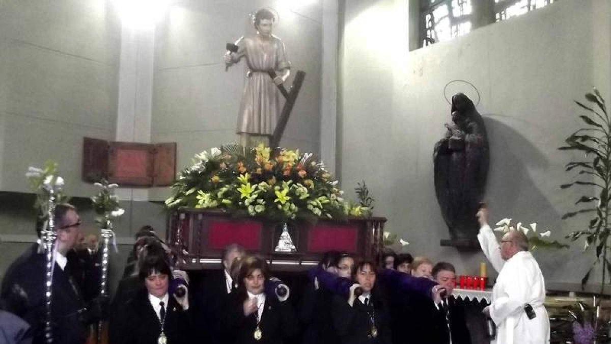 Estreno del nuevo trono de Jesús Divino Obrero.