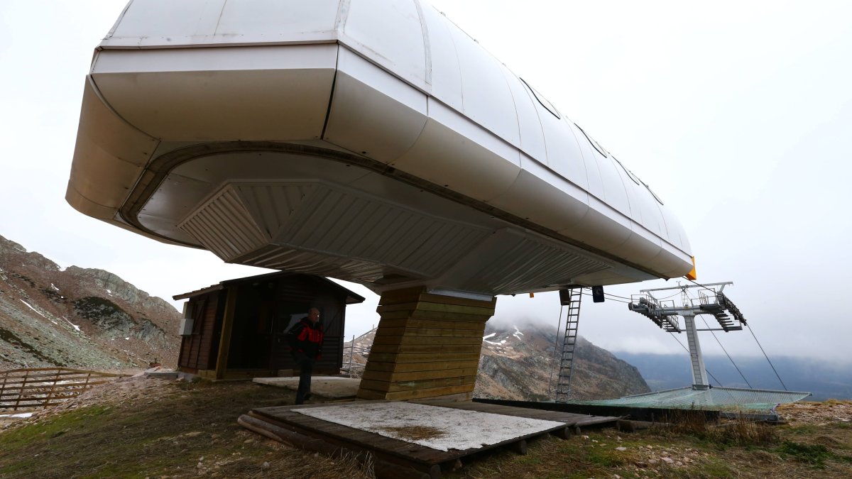 Imagen de archivo de un telesilla de la estación de esquí de San Isidro. RAMIRO