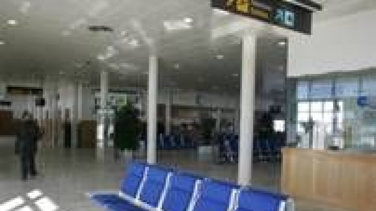 Los usuarios del Aeropuerto de León han comenzado a registrar las primeras quejas en la Omic