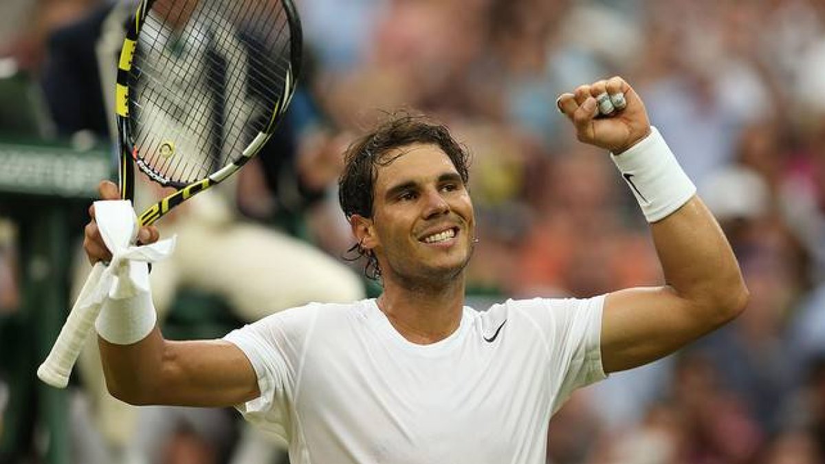 Rafael Nadal celebra su triunfo ante Mijail Kukushkin y el pase a los octavos del torneo de Wimbledon.