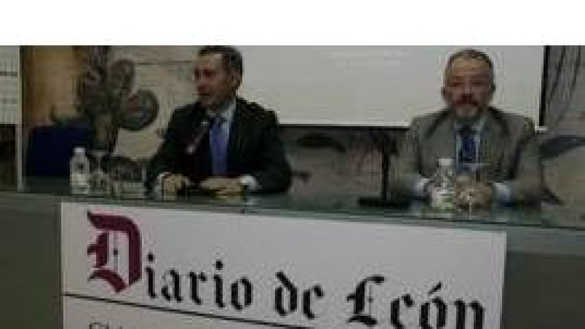 Serafín de Abajo Olea y José Díaz Faes, en el transcurso de las jornadas de la Clínica San Francisco