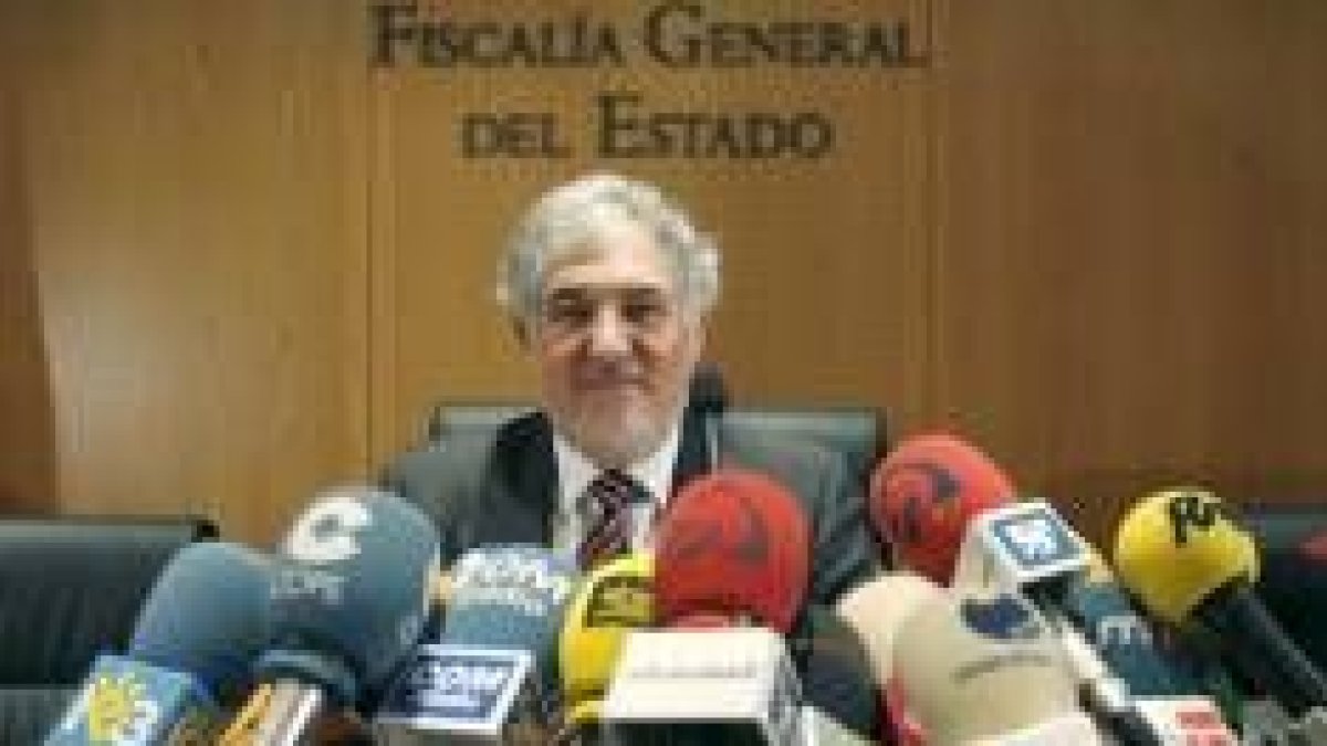 El fiscal general del Estado, Cándido Conde-Pumpido durante la rueda de prensa que ofreció en Madrid