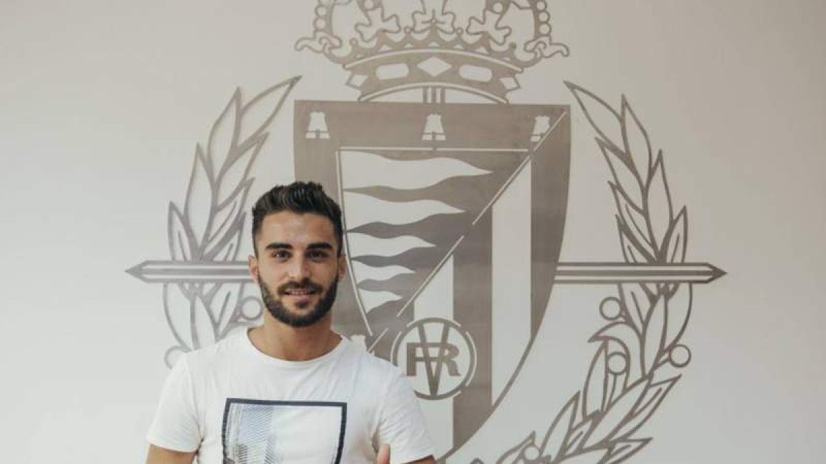 Carlos Doncel el día de su presentación como jugador del Real Valladolid. DL