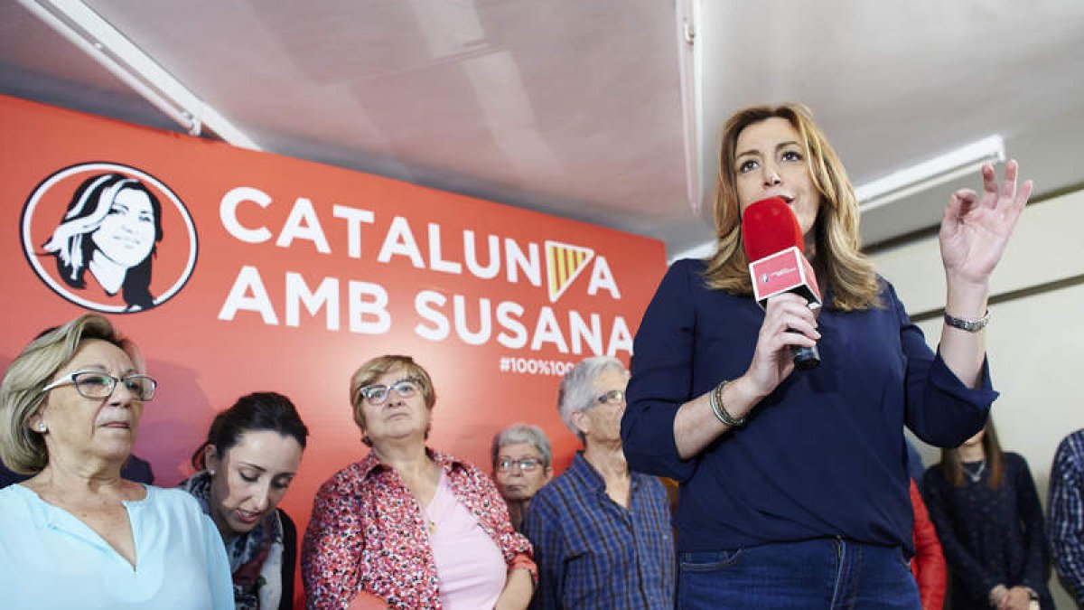 Susana Díaz aseguró ayer que se dejará «la piel» en su campaña en Cataluña. ALEJANDRO GARCÍA