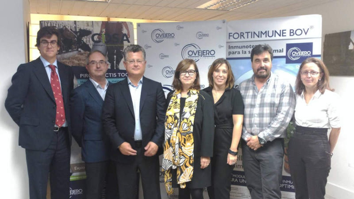 Gabriel Moyano, Responsable de Bioseguridad e Inmunoterapia de Laboratorios Ovejero; Miguel Ángel Moreno, miembro del Plan Nacional de Resistencias a los Antibióticos; Juan Pablo Ovejero, CEO de Laboratorios Ovejero; Lourdes Zuriaga, presidenta de la Asoc