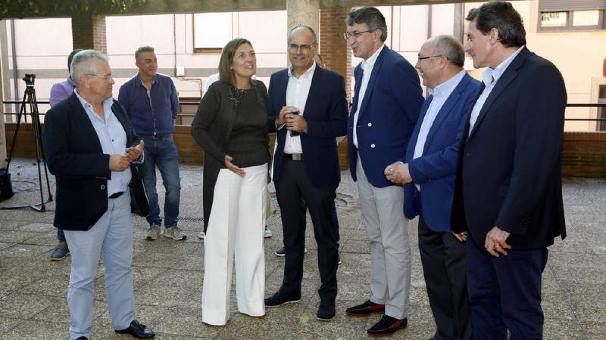 La consejera fue recibida por el alcalde, por el presidente de la Diputación y otros diputado. MARCIANO