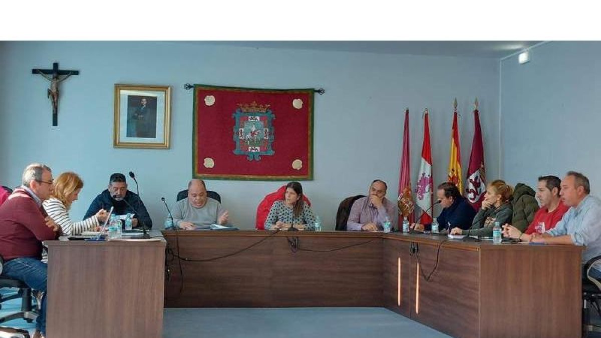 Un momento de la sesión plenaria celebrada ayer en Sahagún. ACACIO