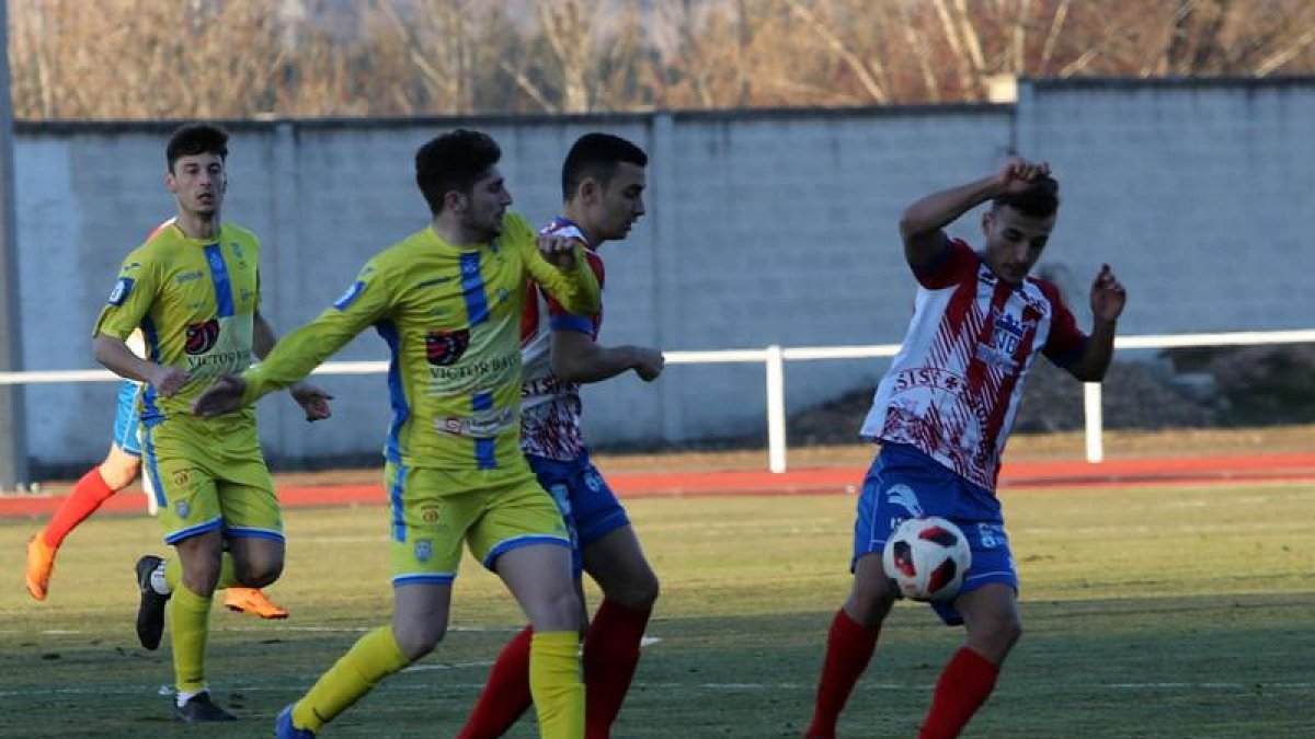 El Atlético Bembibre cayó 0-3 en su feudo ante la Arandina.