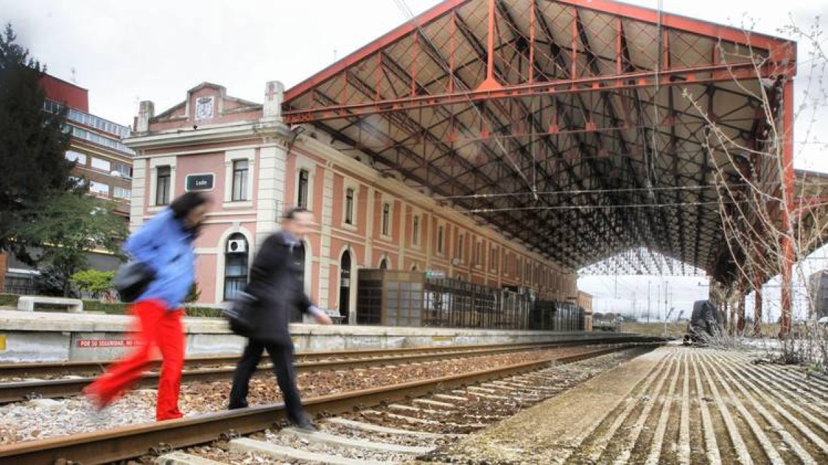 La vieja estación de Renfe de León, ahora abandonada