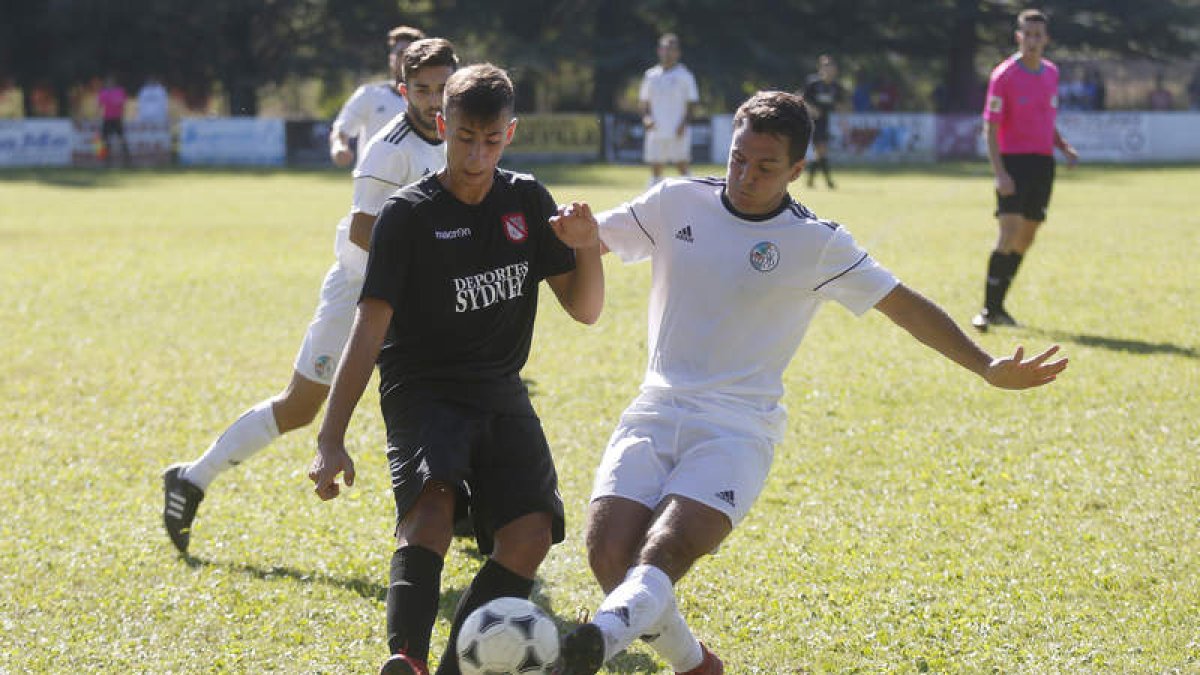 El equipo leonés no mereció caer ante el filial del Salamanca. FERNANDO OTERO