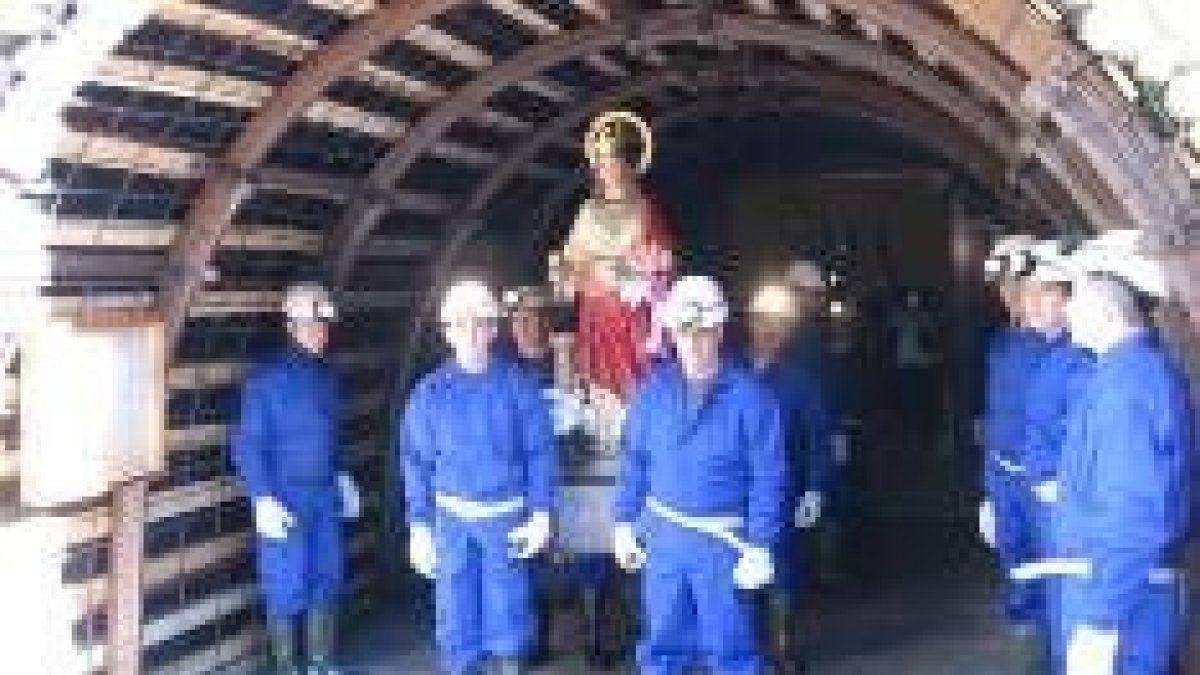 Mineros de Tremor celebran la festividad de Santa Bárbara, en una fotografía de archivo
