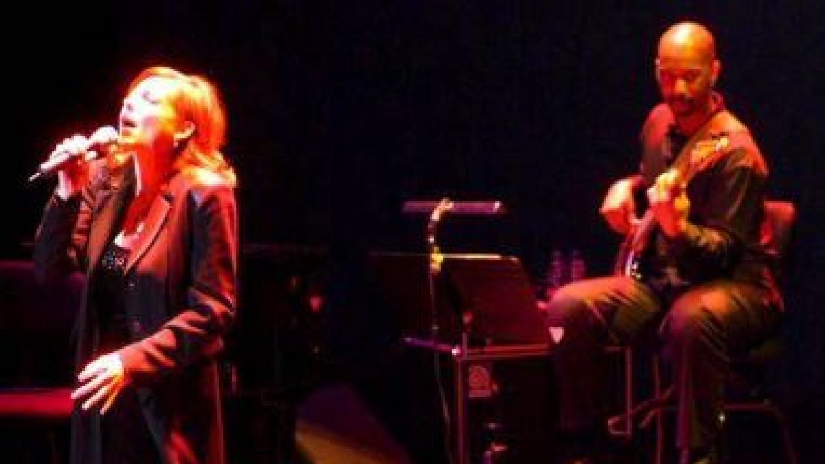 Ute Lemper durante su actuación en el Auditorio Ciudad de León