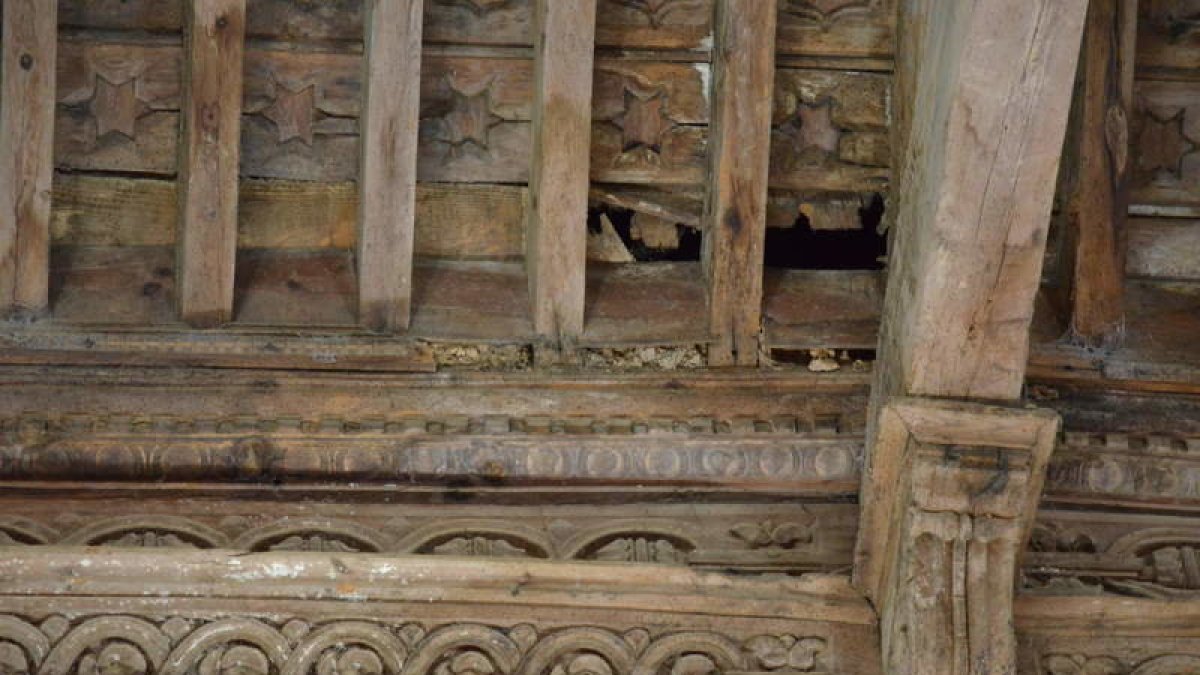 Detalle del artesonado de la iglesia de Valcabado.