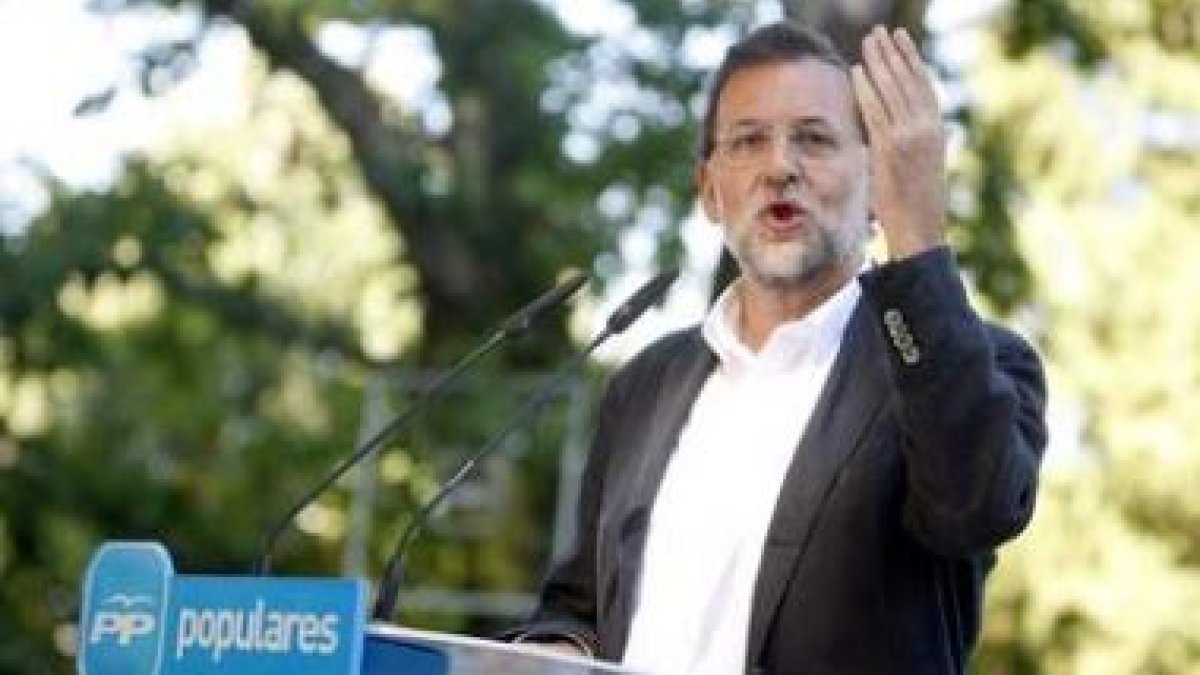 Rajoy concluyó ayer sus vacaciones en Pontevedra con el primer mitin del curso político.