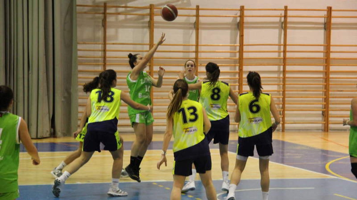 El Patatas Hijolusa consiguió una importante victoria en Pontevedra sobre el Arxil. DL