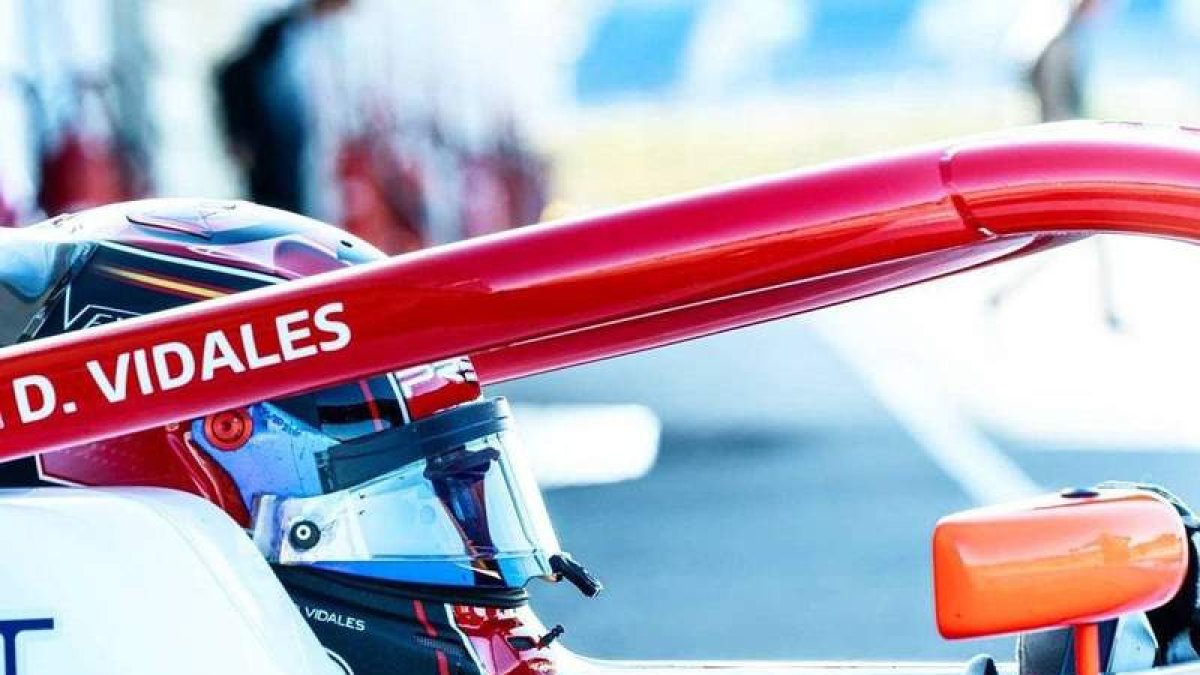 David Vidales se probó ayer con un Fórmula 3 en Valencia. Y hoy vuelve a hacerlo. VIDALES RACING