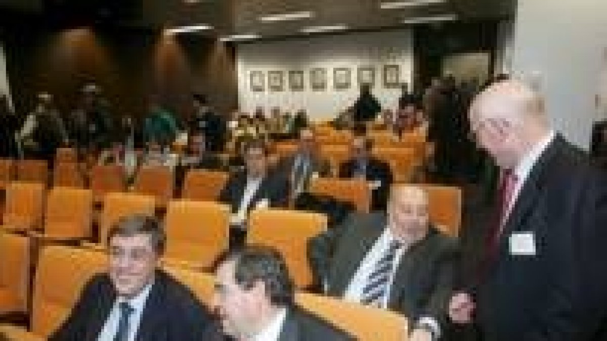 Los miembros de la asamblea aprobaron todo por unanimidad