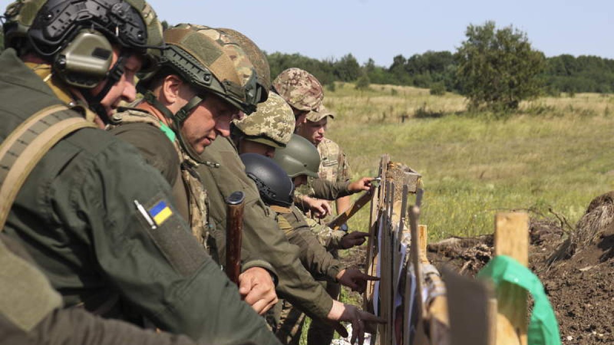 Imagen de un grupo de soldados ucranianos en el frente. SERGEY KOZLOV
