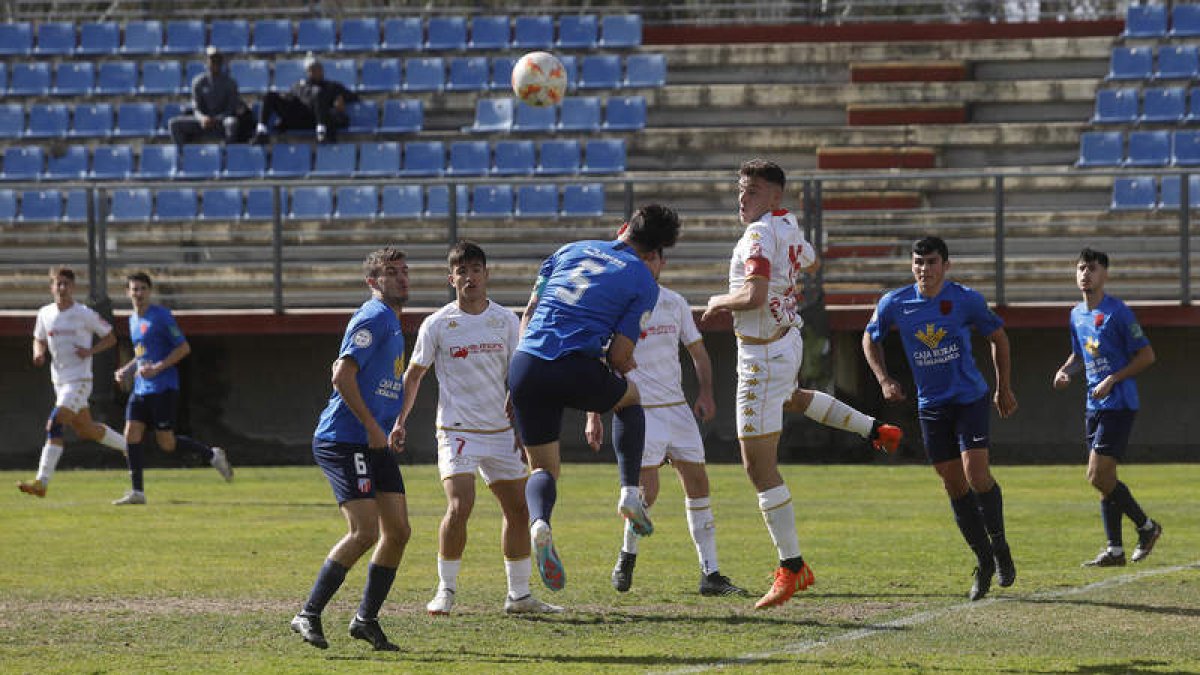 El Júpiter Leonés no pudo doblegar al Santa Marta. FERNANDO OTERO