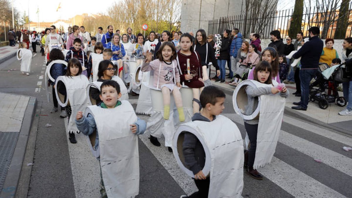 El desfile de carnaval en Valverde de La Virgen)