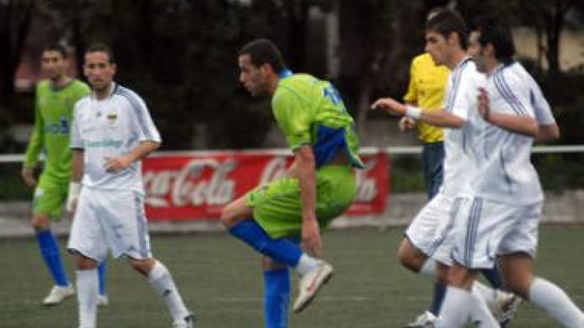 Yuri, que cuajó un gran partido, abrió el marcador para la Ponferradina.