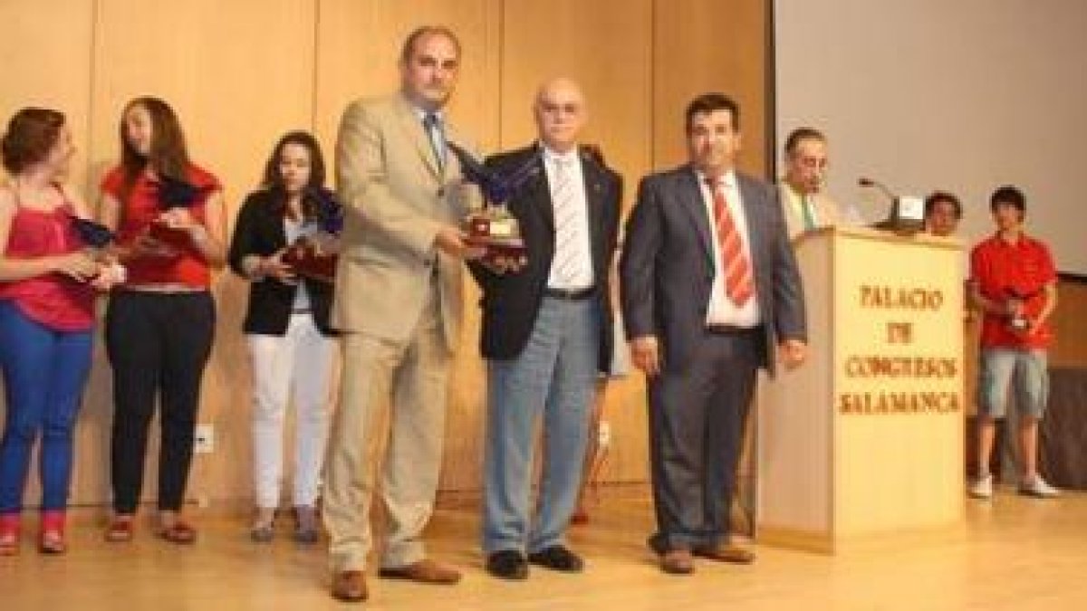 La gala repartió decenas de reconocimientos a deportistas y entidades vinculados al balonmano.