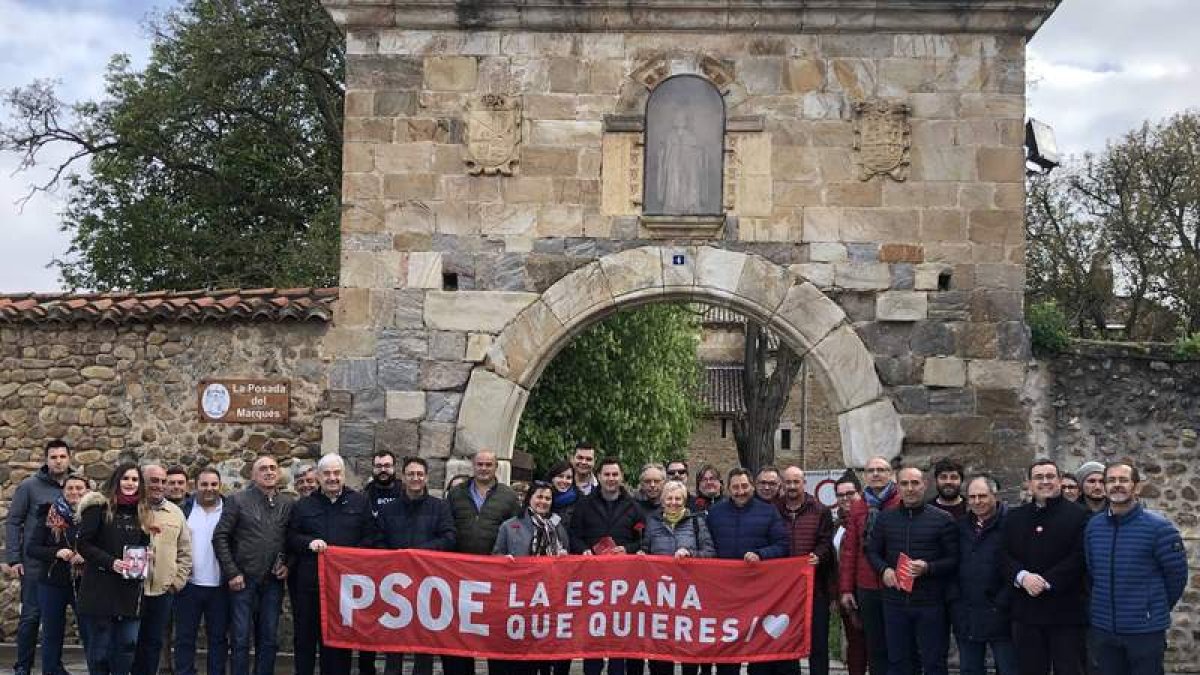 Foto de participantes en el evento socialista de Carrizo de la Ribera. DL