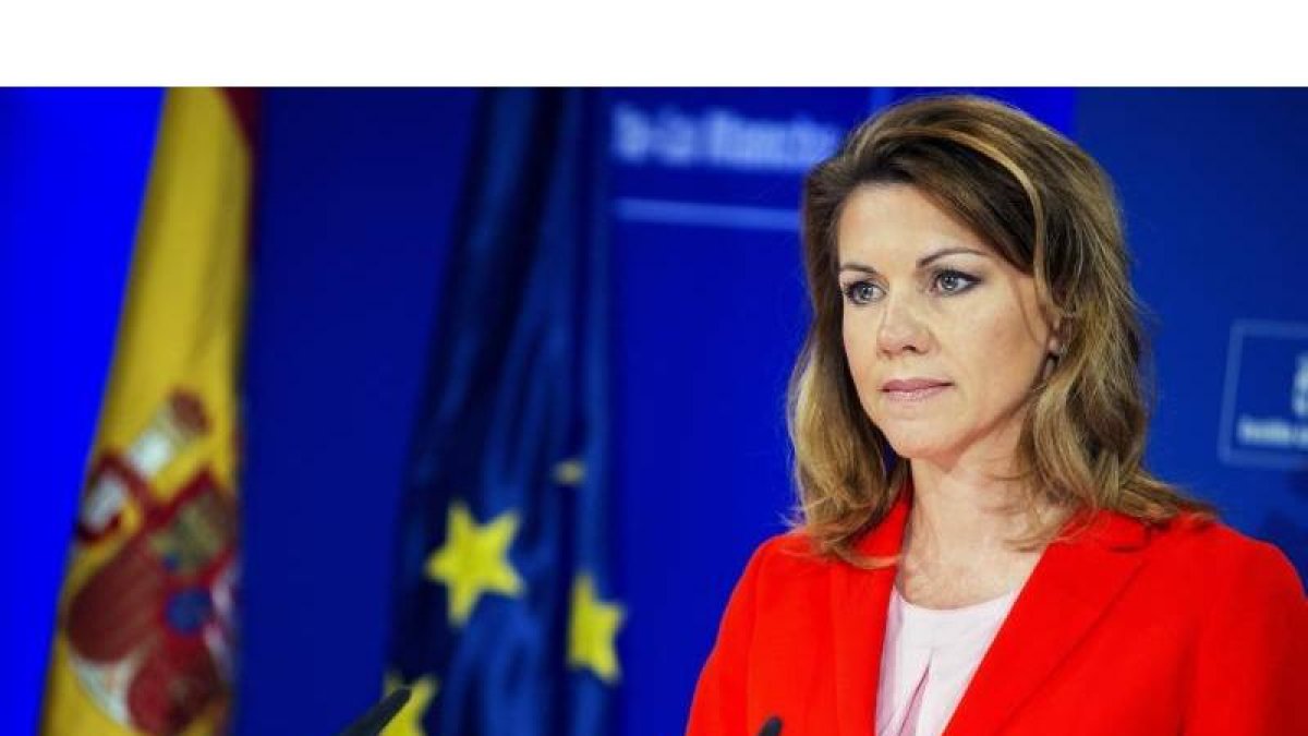 La presidenta de Castilla-La Mancha, María Dolores de Cospedal, durante la rueda de prensa que ha ofrecido hoy en el Palacio de Fuensalida, sede de la Presidencia regional, para hacer balance de la primera mitad de legislatura al frente del Ejecutivo auto