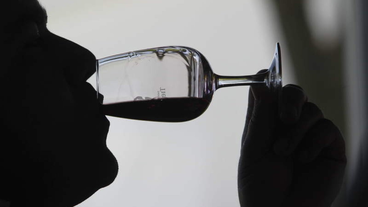 El análisis de las características de la saliva permite elaborar vinos personalizados en función de estas peculiaridades. jesús f. salvadores