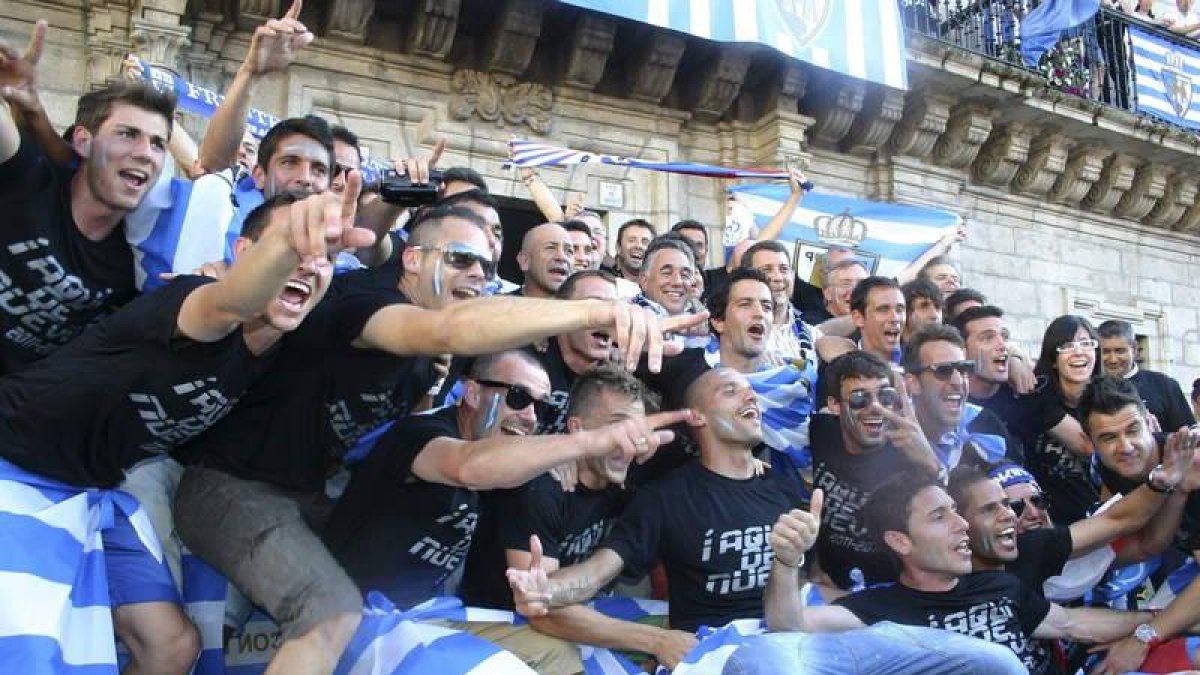 La Liga de Fútbol Profesional oficializa hoy el ascenso de la Deportiva Ponferradina.