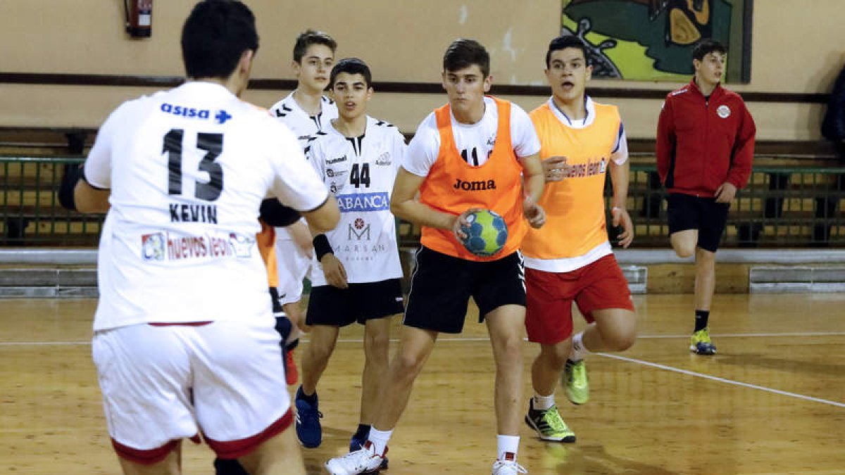 El Abanca Ademar tiene una de las canteras más potentes del balonmano español. MARCIANO