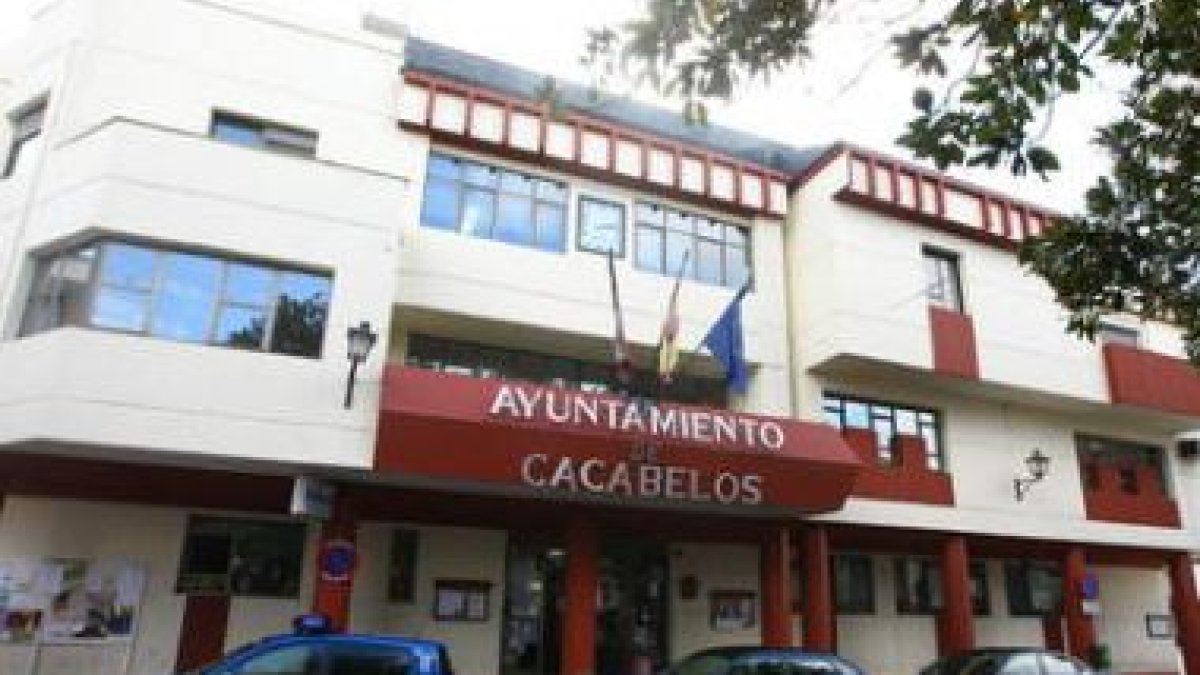 La Casa Consistorial de Cacabelos, en una imagen tomada recientemente.