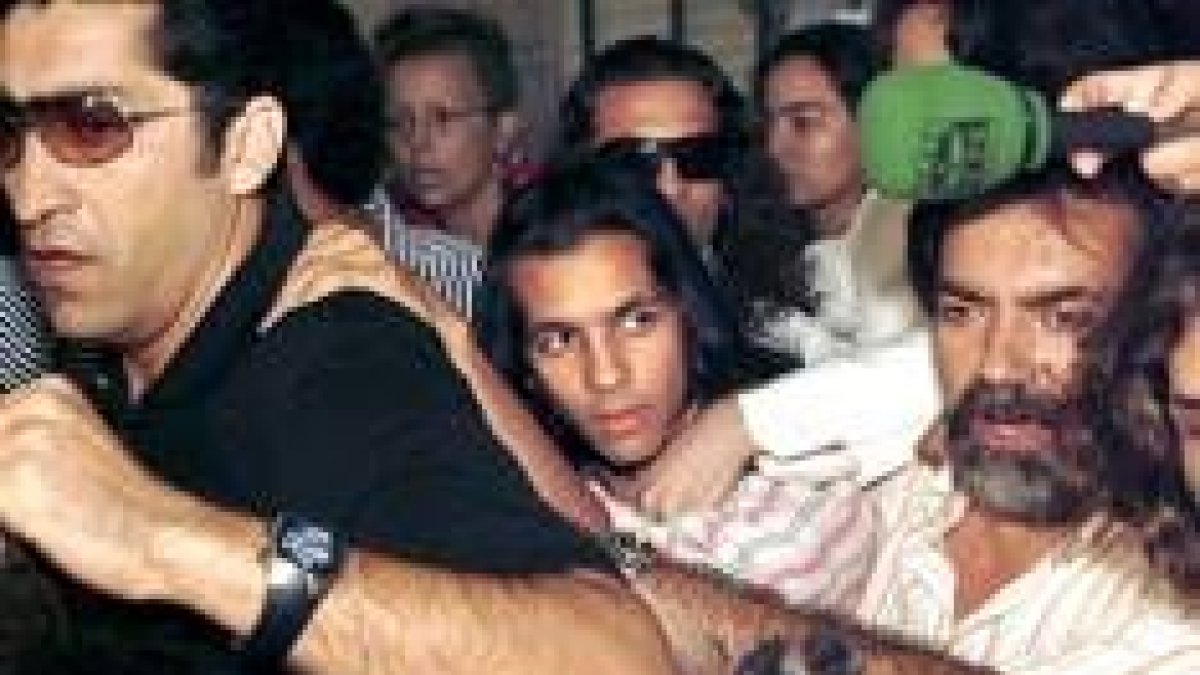 Farruquito (c) a su llegada al Juzgado Penal 8 de Sevilla