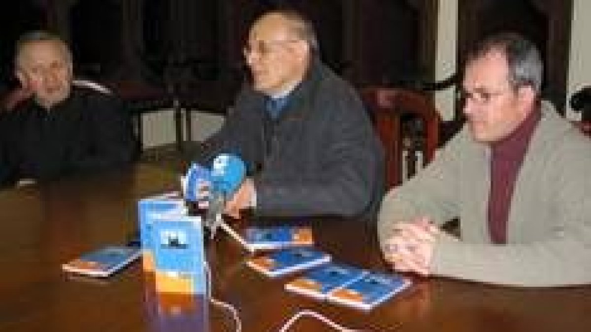 Bernardo Velado, Miguel Sánchez y Miguel Pérez durante la presentación